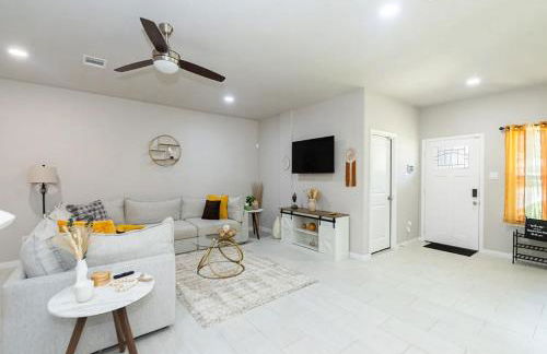 3BR 2 & half Bath Townhouse Modern Spacious Retreat Near Lake Conroe! - Foto 4