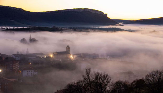 Espinosa de los Monteros al caer la noche
