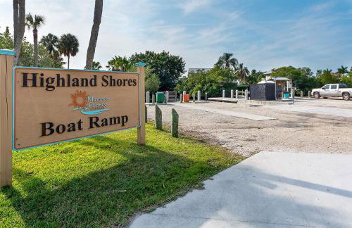 Cheerful residential home with boat launch access - Foto 19