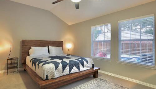 Gorgeous 4 bedroom 2,5 bath Home with Heated Pool, Spa & Game Room close to DFW Airport - Foto 4