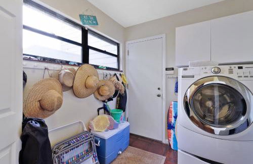 Beach Paradise Getaway - 200ft from Beach! - Foto 34