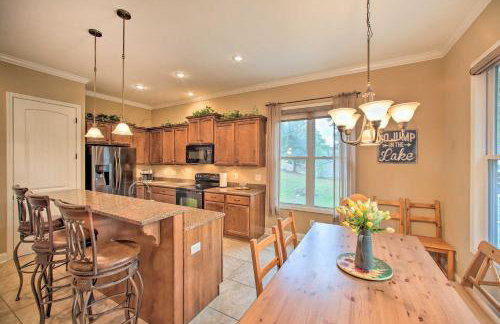 Townville Lakefront Cottage with Private Dock! - Foto 7