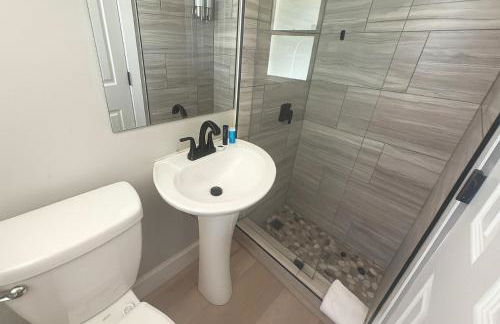 Dania Beach 1BR | Steps to Ocean + Parking - Foto 5
