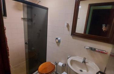 Apto 04 qtos, aconchegante, localizado em prédio frente Praia do Forte - Foto 11