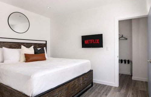 Upscale 4BR Townhouse Sleeps 8 with Fast WiFi - Foto 18