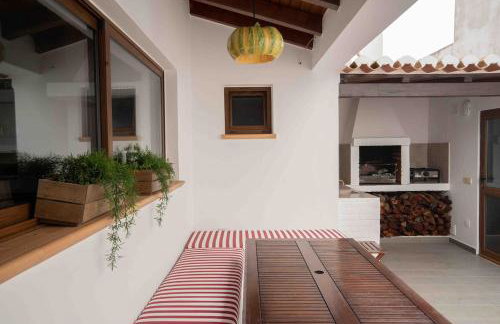 The Old House with Heated Pool, BBQ, Fireplace - Photo 15