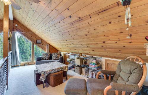 Deck and Wooded Views 5-Acre Auberry Retreat! - Foto 17