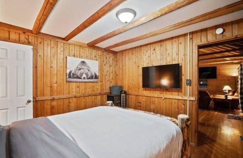 Cozy Bear-Themed Mountain Cabin, Relaxing Hot Tub - Foto 24