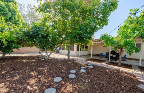 Elegant Retreat w/ Game room in Heart of OC - Foto 32