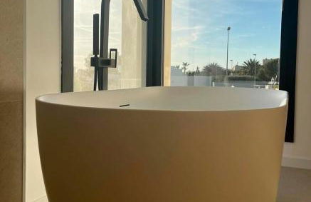 Ultra-Modern 5-Bed Luxury Chalet with Private Pool & Home Cinema 13 Min To Beach - Foto 30