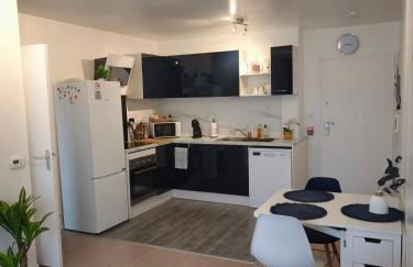 Charmant T2 proche Disney terrasse et parking souterrain - Foto 35