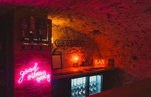 Luxury House Sleeps 14 With Secret Bar Near Bath - Photo 83