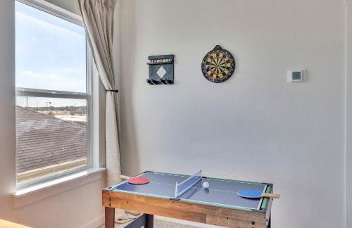 Stylish 4BR Family Home with Game Room and Backyard - Foto 30