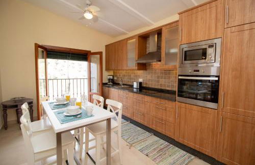 Quiet house in village center with mountains views - Photo 11