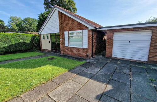 Free Parking Home In Gatley by City SuperHost - Photo 31