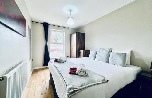 Lovely 4 bed (sleeps 8) apartment close to city - Foto 3