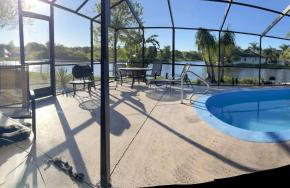 Private Tropical Waterfront Sanctuary w pool, hot tub & an island! Pet Friendly - Foto 33