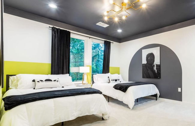 Hot Tub Time Machine Clubhouse DT 6 Min Drive - Photo 3