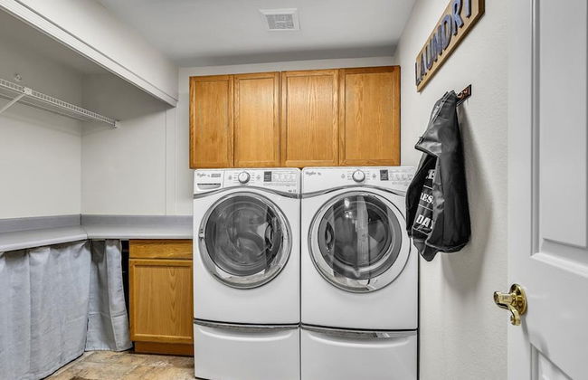 Amenities Galore! Outdoor Living & Lots of Games - Foto 34