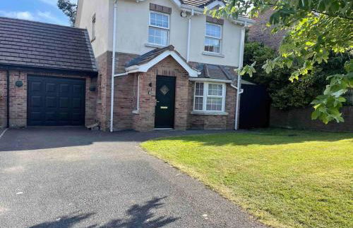 Spacious 4 bedroom house with large garden - Foto 1