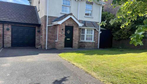 Spacious 4 bedroom house with large garden - Foto 1