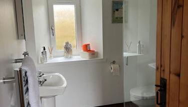 Eviedale Cottages ltd - Photo 3, towels, Shower