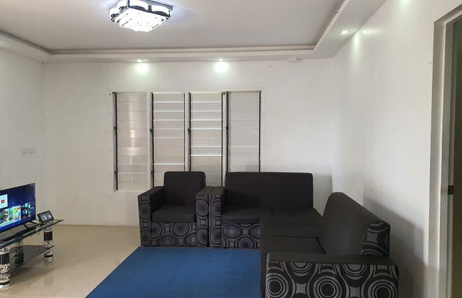 Master Bedroom with Shared Kitchen - Photo 3