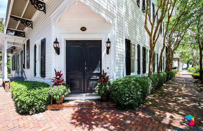 The Irish Bar near Bay Historic Savannah - Photo 57