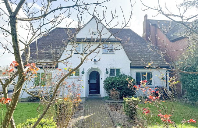 Large 8 Bedroom House in Edgbaston - Photo 1