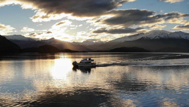 Navigando lungo il lago