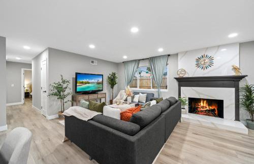 Entire Private Home with 3 Bedrooms 2 Bathrooms, Hot Tub, Garage, King Bed, Available Now - Foto 3