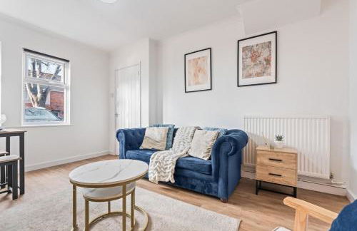 #93 Stylish Warwick Home - 10 mins to Warwick Castle - Sleeps 6 - " Perfect for Contractors and Families - Free Parking" - Foto 8