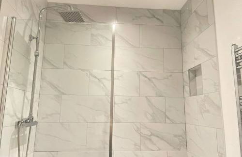 Exclusive 1 and 2 Bedroom Flats only 0,5 miles aw - Foto 65