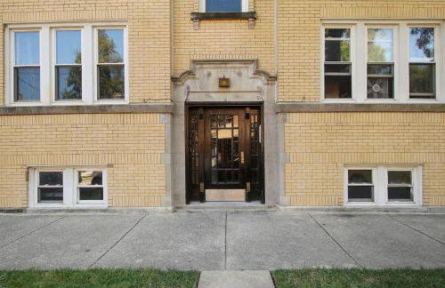 Ideal, Spacious & Furnished 1BR Apartment - Cullom C2 - Photo 15