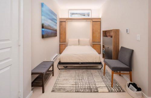 Waterfront Spacious 1BR, Den Walk to Pike Place - Photo 12