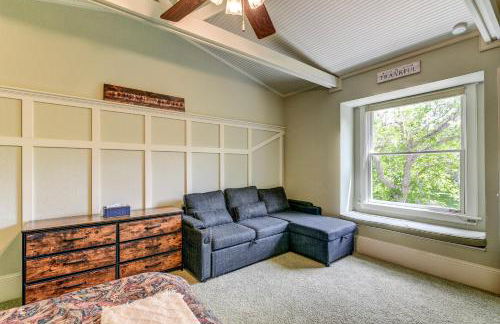 The San Bernard River waterfront provides private access to a spa, boat ramp, and jet skiing - Photo 78