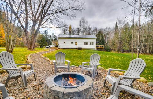 Modern Stark Home with Game Room, Grill and Fire Pit - Foto 2