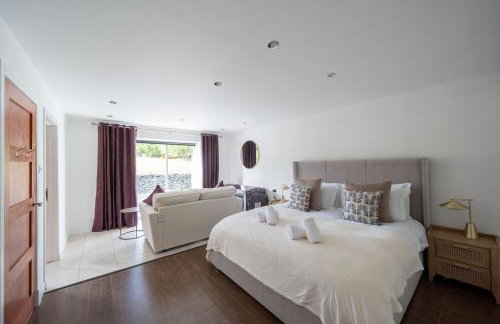 Woodside Barn Sleeps 14 with Hot Tub - Photo 25