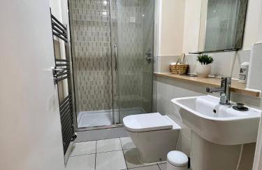 Spacious 2-bedroom house with free parking - Foto 8