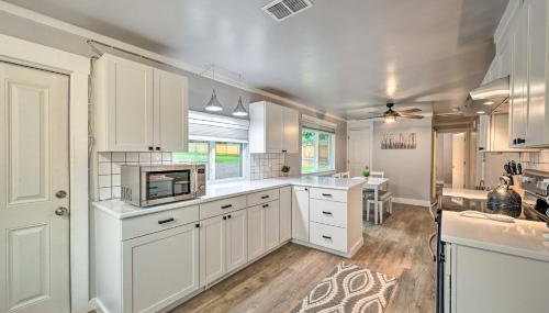 Modern Redmond Home with 2 Fireplaces and Yard! - Foto 2