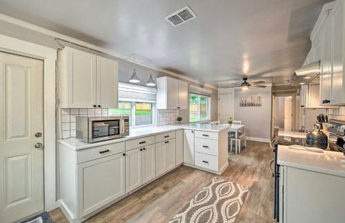 Modern Redmond Home with 2 Fireplaces and Yard! - Foto 2