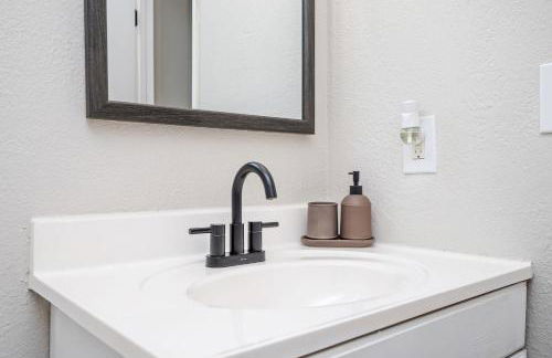 Chic 3BR-2BA Decatur Retreat with Stylish Decor - Foto 32