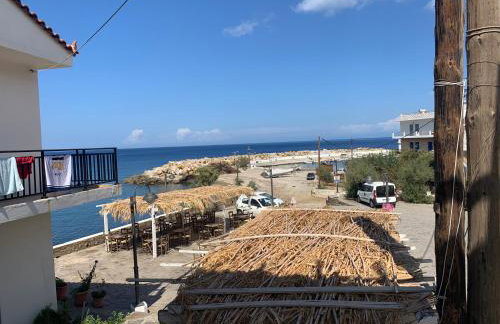 The House on the Coast - Photo 3