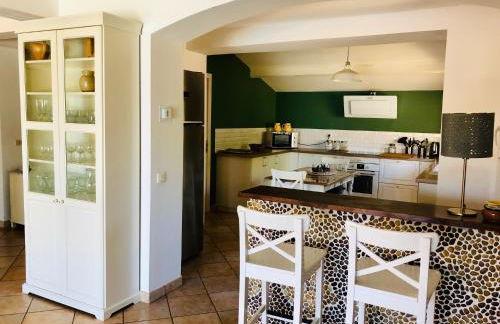 VILLA 4* avec PISCINE dans le bas du village de BORMES les MIMOSAS - Foto 12