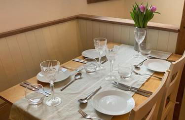 Stunning 2 Bedroom Flat in a Central Location - Photo 4