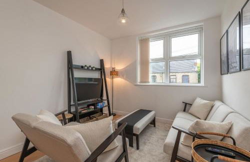 3-Bed Serviced Apt near M62, Leeds - Ideal for Up to 6 Guests - Long Stay Options - Free Parking and Wifi - Foto 8