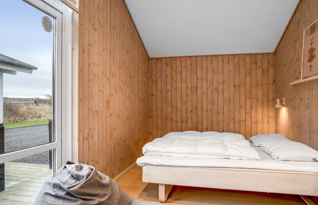 "Eileen" - 300m from the sea - Photo 13