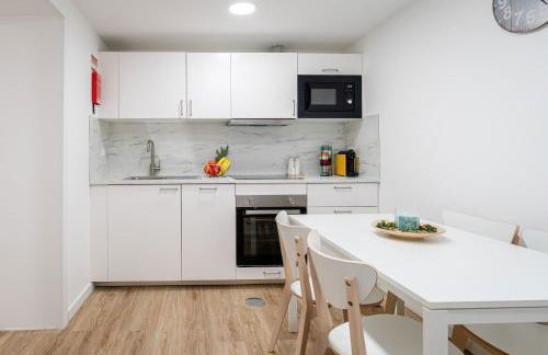 HostWise - Modern Flat with a Suite - Foto 4