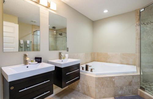 Luxury Mansion Pool Hot Tub Theater Outdoor Kitchen BBQ GM RM 2 Miles Disney - Foto 38