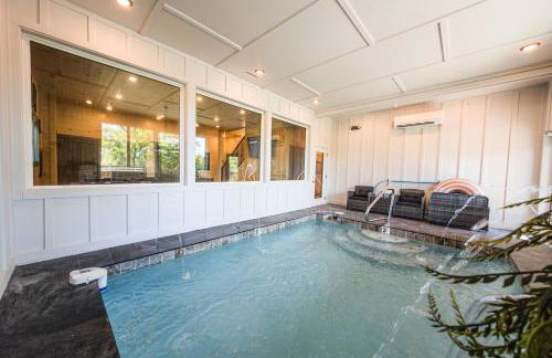 Luxury 12-Bedroom Cabin with Indoor Pool, Hot tub & Movie Theater, Sleeps 36 - Foto 20